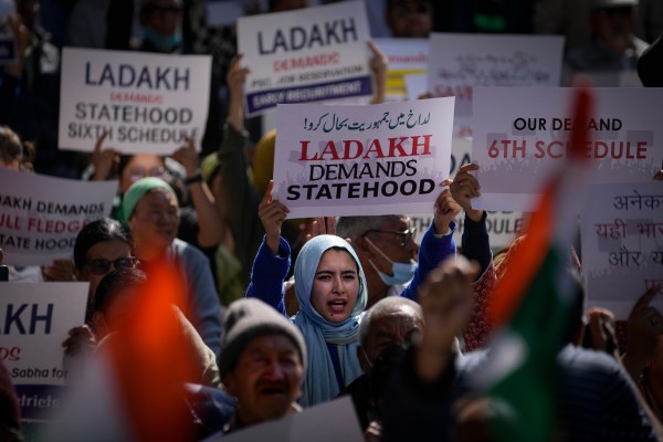 Защо хората в индийския Ладак протестират срещу централното правителство?
