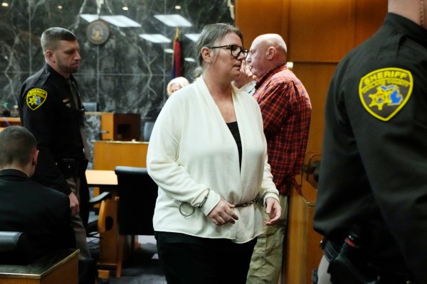 Съдебен съд в Мичиган осъди майката на стрелец в училище