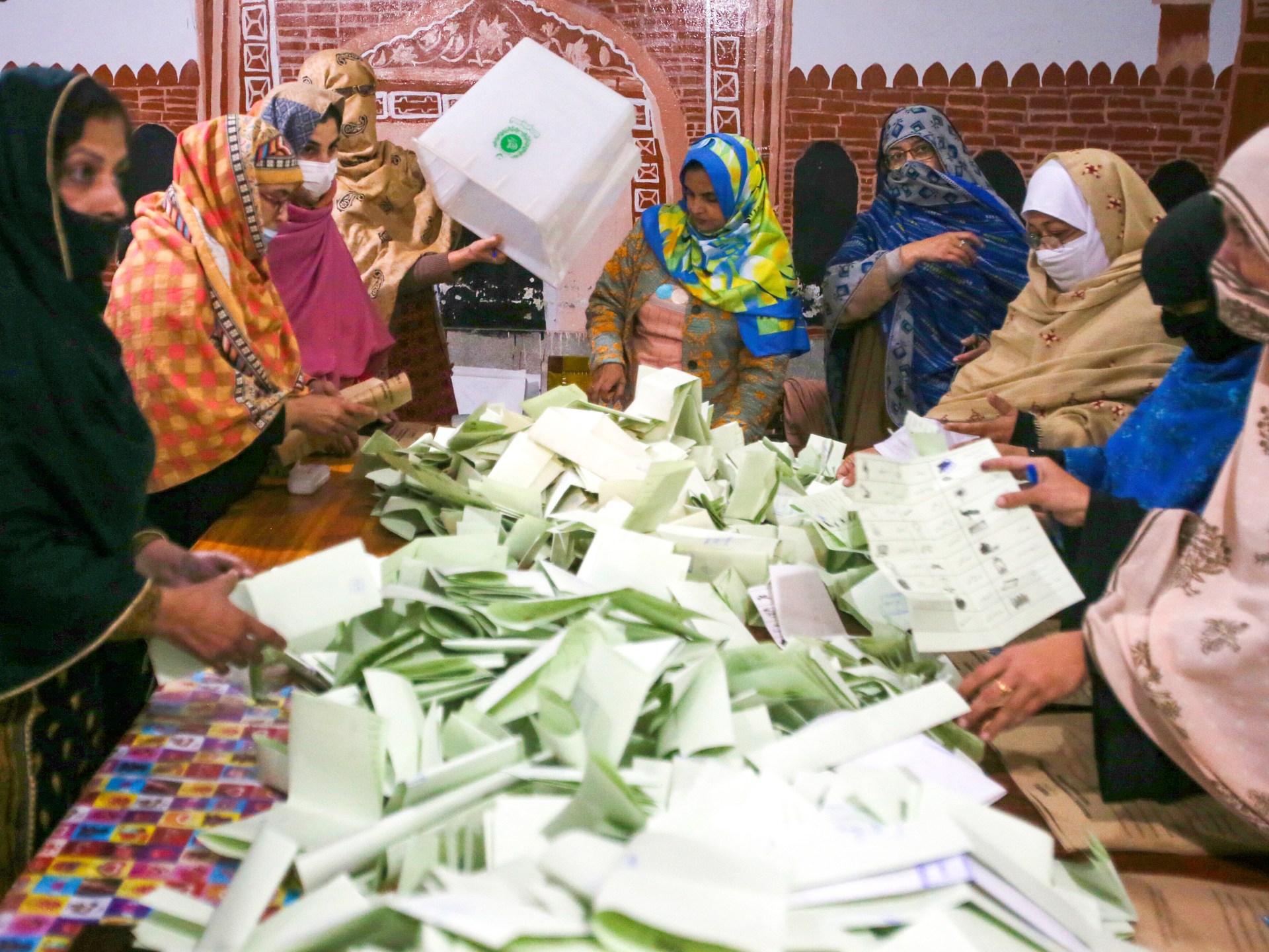 Khan a Sharif prohlašují vítězství v pákistánských volbách, přestože nemají jasnou většinu |  Volební zprávy