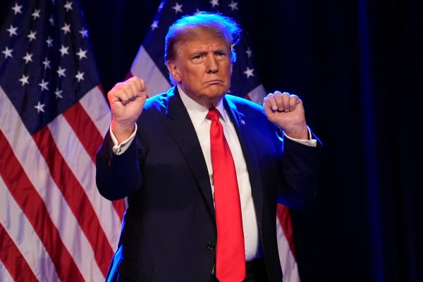 Тръмп върви към победа в събранията на републиканците в Невада