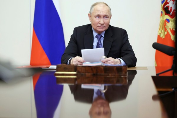 Руският президент Путин подписа закон за конфискуване на активи на онези, които дискредитират военни