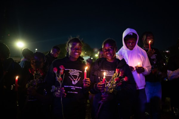 В Кения жените провеждат бдения за Свети Валентин, за да настояват за прекратяване на убийствата на жени