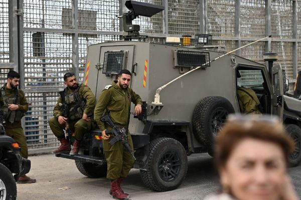 Израелската армия атакува палестинската полиция, доставяща помощ в Газа