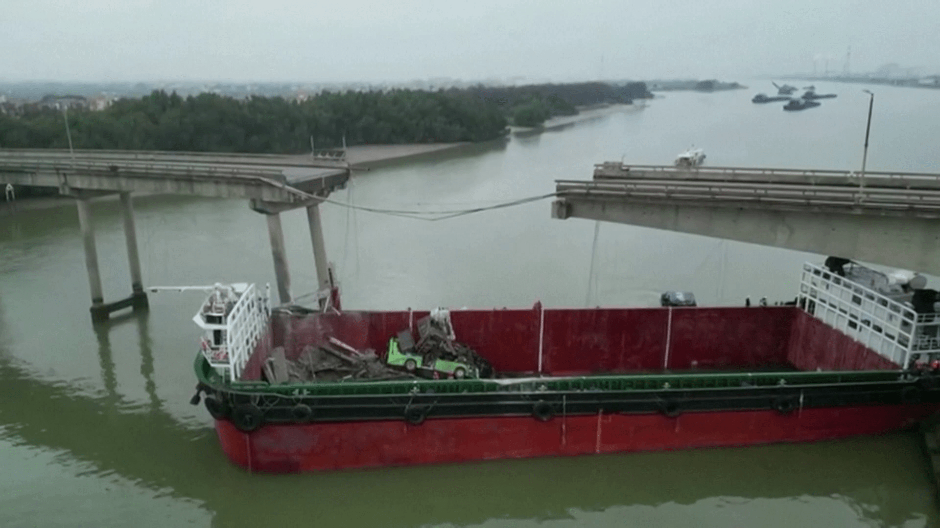 Çin’de vapur kazası köprünün çökmesine niçin oldu