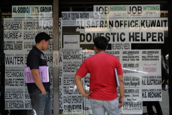 Хванати в капан, изоставени: филипински работници, привлечени в Полша от сенчести агенти