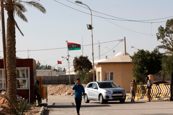 Граничният пункт между Либия и Тунис беше затворен след сблъсъци