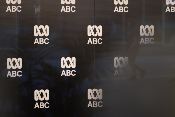 Служителите на националния телевизионен оператор на Австралия предупредиха че отразяването