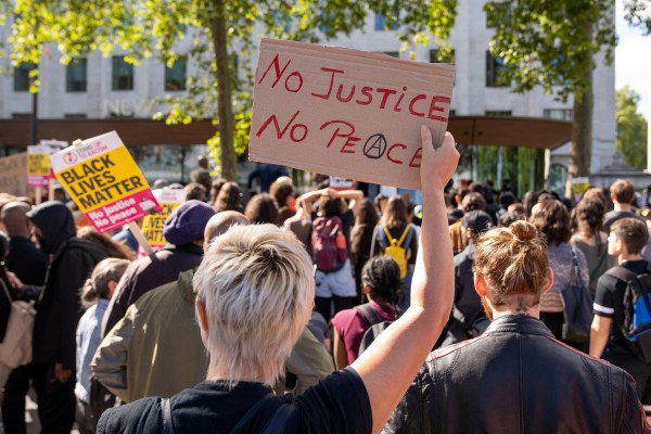 Британски полицай, посочен за убийството на Крис Каба, се пледира за невинен