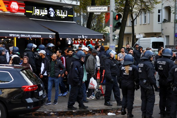 Страх, мъка, мъка на „арабската улица“ в Берлин, докато Израел изравнява Газа