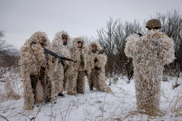 Украйна обсъжда мобилизирането на повече мъже, за да се бият с Русия след две години война
