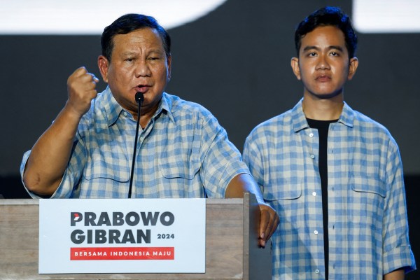 Индонезийската избирателна комисия потвърждава, че Прабово Субианто печели президентския пост