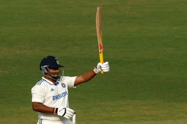 Сарфараз Хан: Дългото пътуване на играч на крикет от Майдана в Мумбай до Индия Тестова шапка