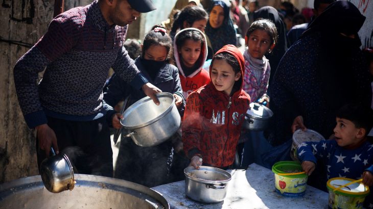 Palestinian children wait to receive food cooked by a charity kitchen amid shortages of food supplies, as the ongoing conflict between Israel and the Palestinian Islamist group Hamas continues, in Rafah, in the southern Gaza Strip, March 5, 2024. REUTERS/Mohammed Salem