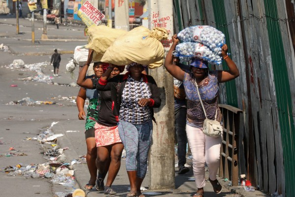 Хаитяните са потопени в задълбочаваща се криза, тъй като насилието