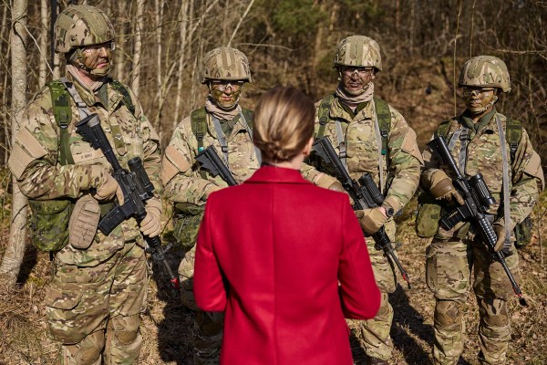 Дания ще призове жени във въоръжените сили за първи път