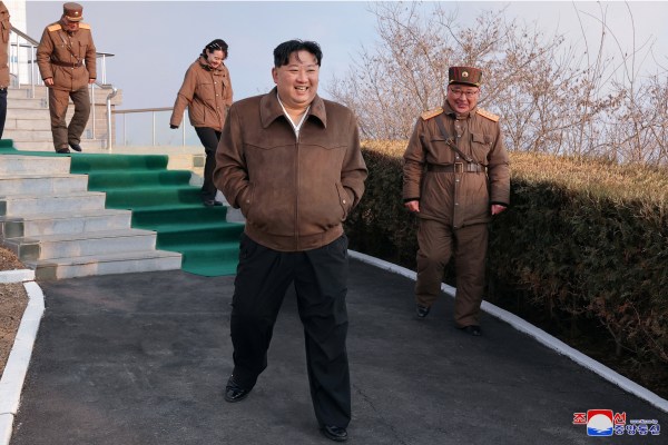 Северна Корея успешно тества двигател с твърдо гориво за своя