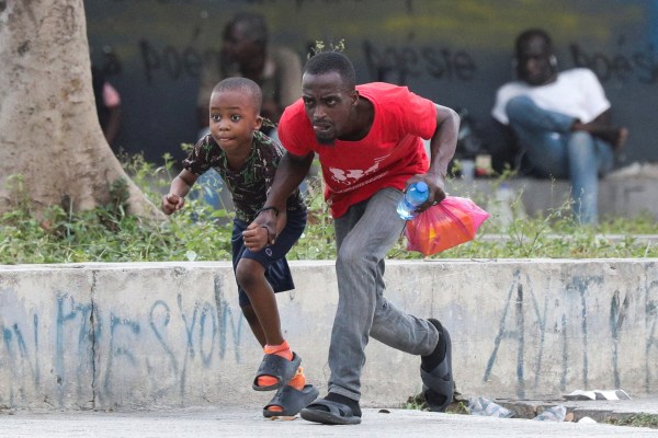 Хаити официално създаде преходен съвет за да запълни вакуума в