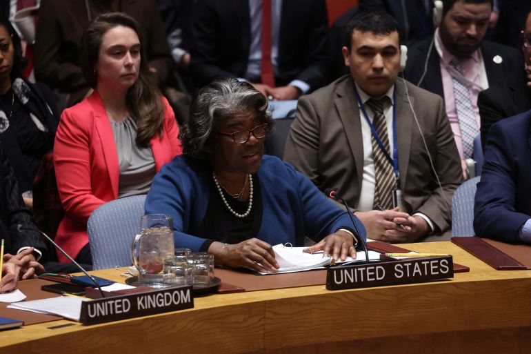 A Embaixadora dos EUA nas Nações Unidas, Linda Greenfield-Thomas, discursa em uma reunião do Conselho de Segurança da ONU enquanto eles se reúnem para considerar uma resolução patrocinada pelos EUA pedindo um cessar-fogo durante o conflito entre Israel e o grupo islâmico palestino Hamas, na sede da ONU na cidade de Nova York , EUA, 22 de março de 2024. REUTERS/Mike Segar