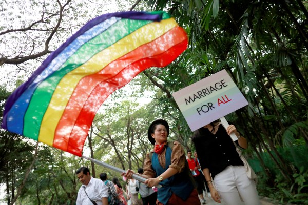 Тайландският парламент приема законопроект за еднополовите бракове