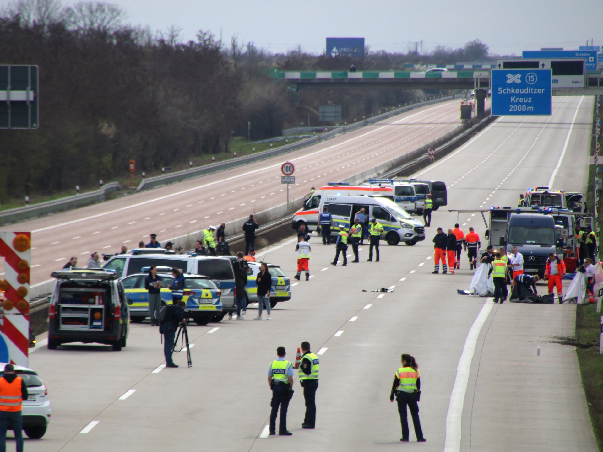 Incidente autobus Flixbus in Germania: almeno cinque morti quando l'autobus esce dall'autostrada |  Notizia