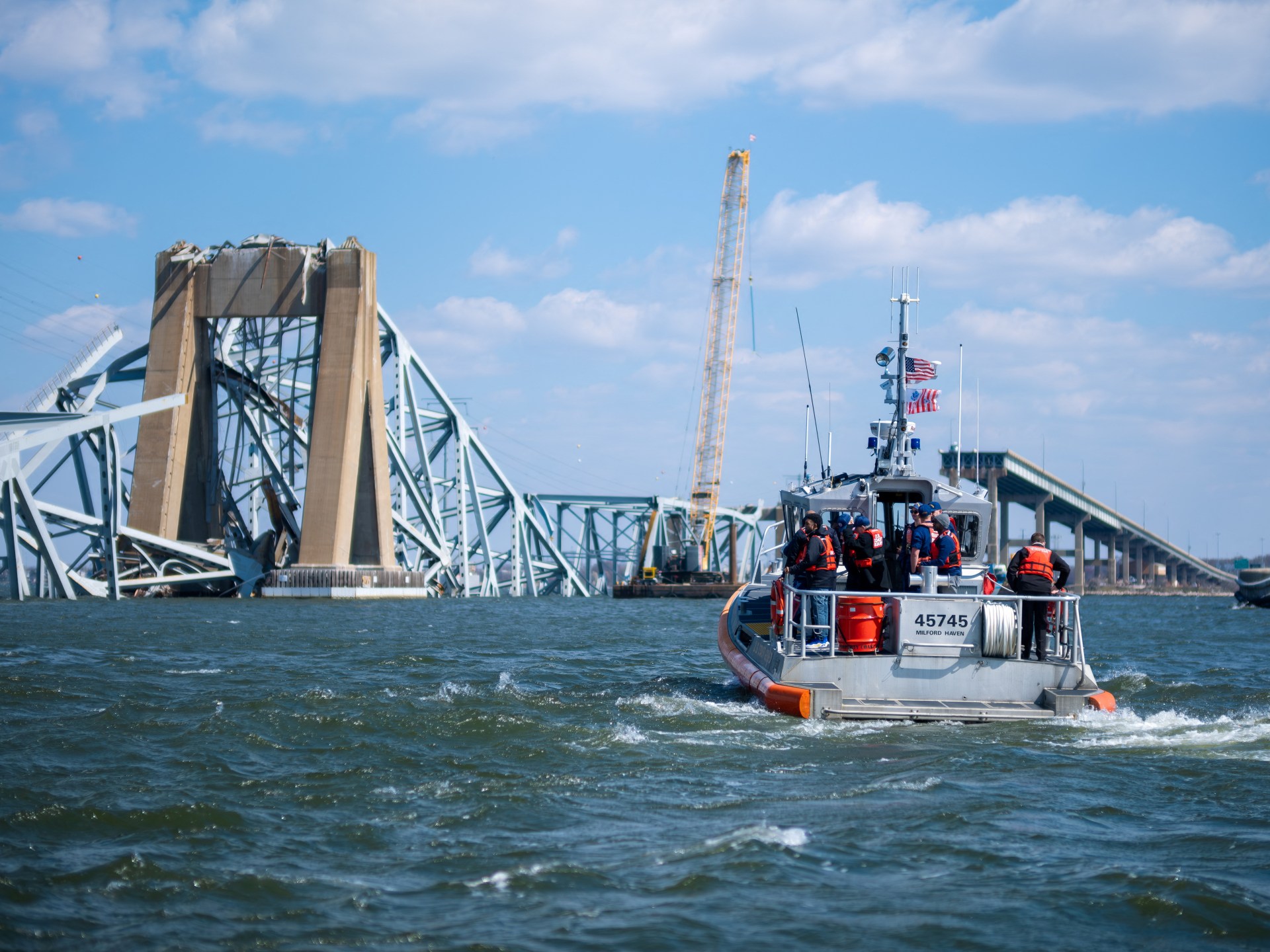 How will the Baltimore Key Bridge debris be cleared? | Explainer News