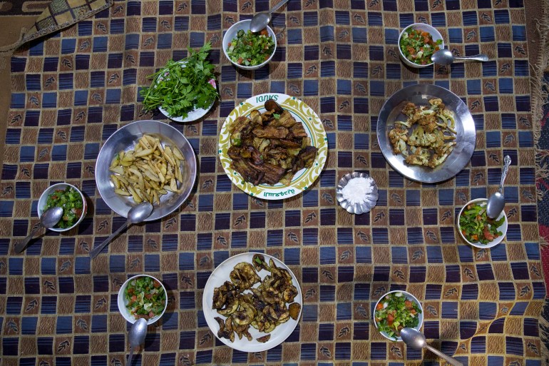 Overhead shot of the cloth laid out with the plates of food on it
