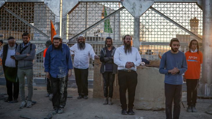 Israeli settlers build symbolic house on Gaza border