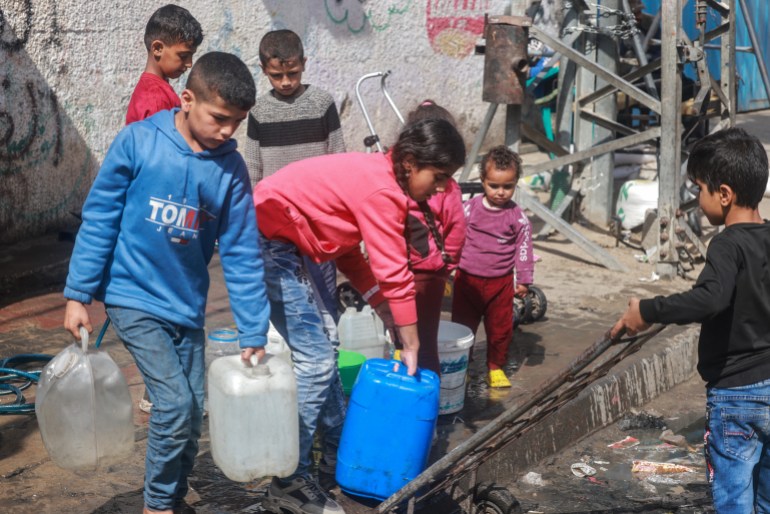 Palestinian children fetch water in Rafah in the southern Gaza Strip on March 30