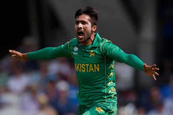 Пакистанският състезател по крикет Амир е сред вероятните T20 след пенсиониране U-turn