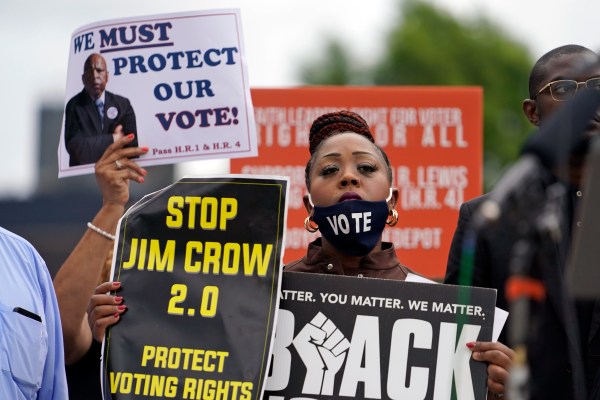 Джим Кроу 2.0: С наближаването на изборите в САЩ, нови усилия за потискане на чернокожите гласове.