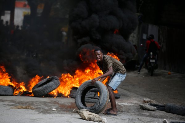 Правителството на Хаити обяви 72 часово извънредно положение в неделя след