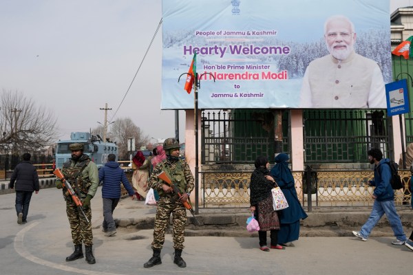 Индийският премиер Нарендра Моди направи първото си посещение в Кашмир