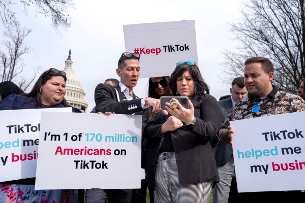 Камарата на представителите на САЩ прие законопроект, който ще забрани TikTok на фона на опасения за националната сигурност