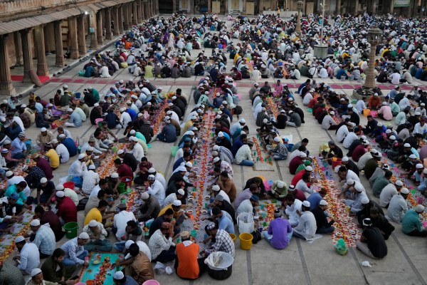 Чуждестранни студенти нападнати в Индия по време на молитва за Рамадан в университетско общежитие