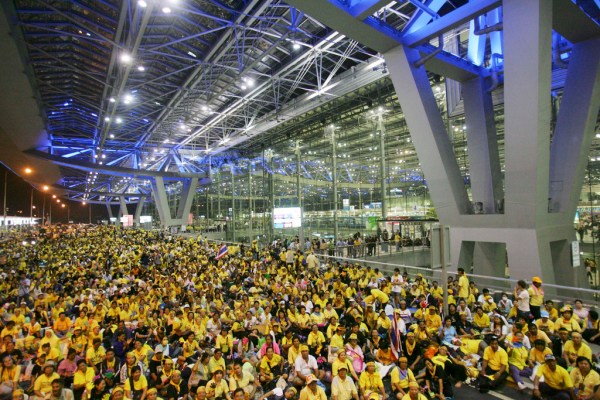Тайландски съд оправда десетки, които затвориха летищата в Банкок през 2008 г.