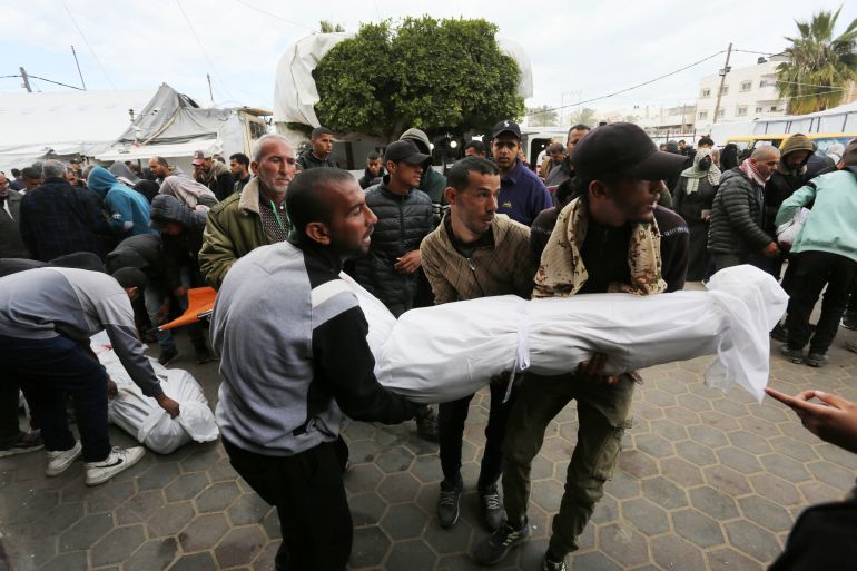 People carry the bodies of Palestinians