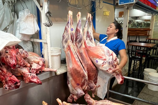 В лудата по пържоли Аржентина работата на жените все повече се клане на месото.