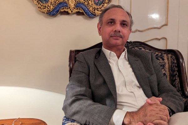 Исламабад Пакистан – Мигове след като новоизбраният министър председател на Пакистан