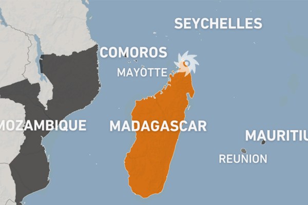 Единадесет загинали, хиляди засегнати от циклона Гамане, връхлетял Мадагаскар