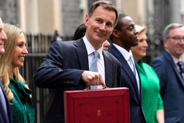 Може ли бюджетът на правителството на консерваторите да спечели британските гласоподаватели?