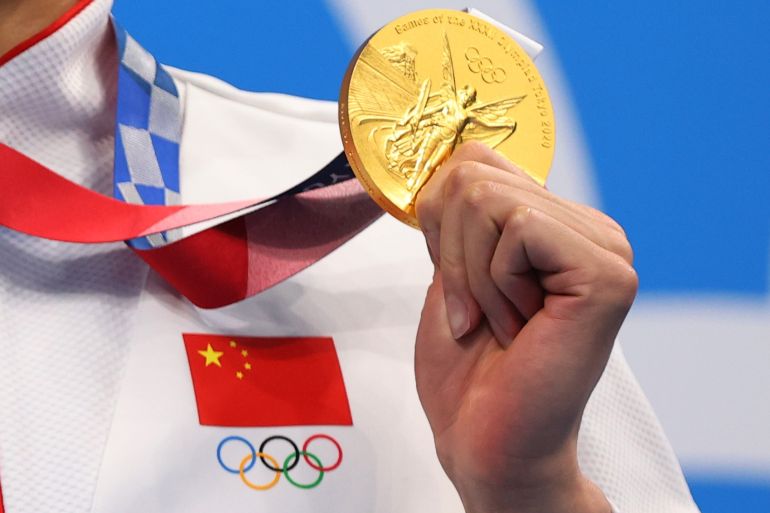Tokyo 2020 Olympics - Swimming - Men's 200m Individual Medley - Medal Ceremony - Tokyo Aquatics Centre - Tokyo, Japan - July 30, 2021. Wang Shun of China poses on the podium with the gold medal REUTERS/Marko Djurica