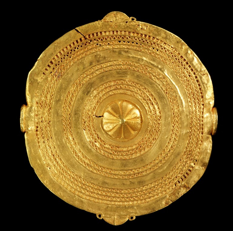 Eine Ansicht eines gegossenen Goldabzeichens, das von den Asantehene getragen wurde 