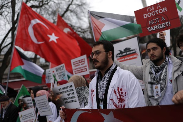Турция казва че ще наложи ограничения върху износа за Израел