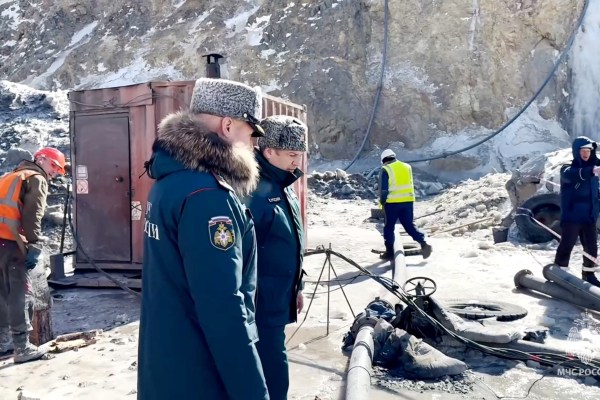 Русия прекрати издирването на хванати в капан златотърсачи