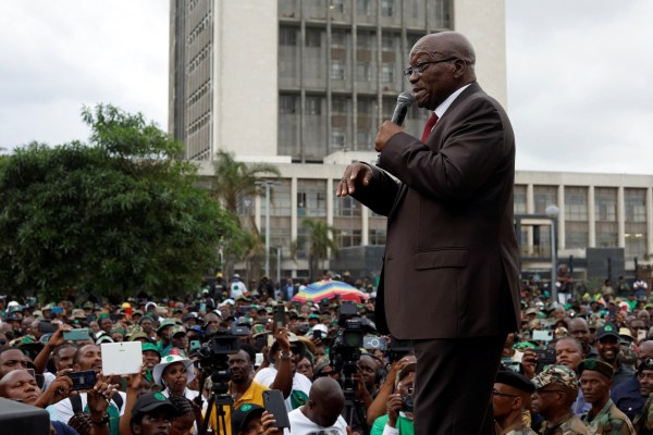 Южноафриканският президент Джейкъб Зума спечели съдебна кандидатура за участие в предстоящите избори