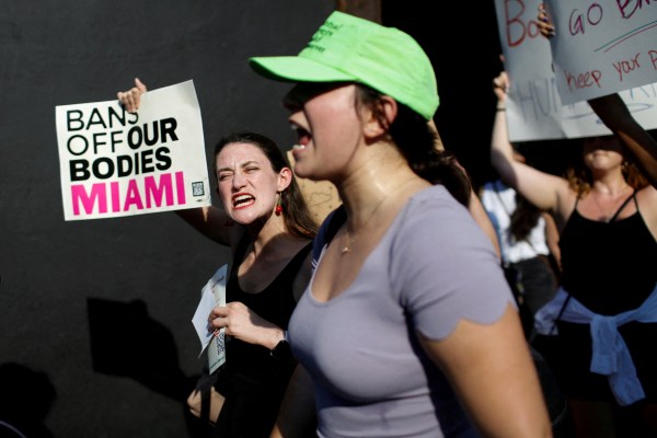 Байдън осъди решението за абортите във Флорида като „възмутително“ на фона на предстоящото гласуване в щата