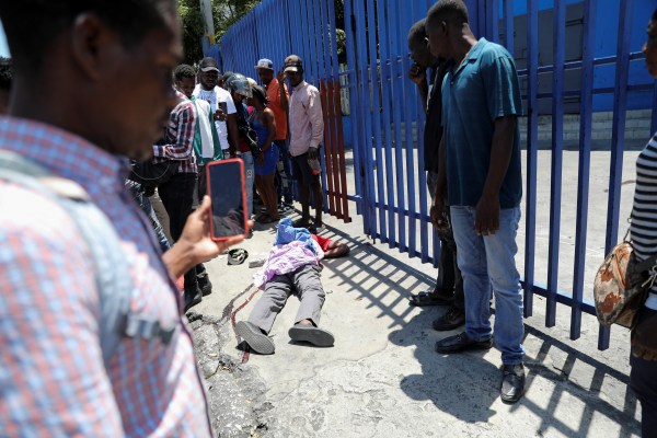 Насилието отново пламва в Хаити като банди участват в престрелки