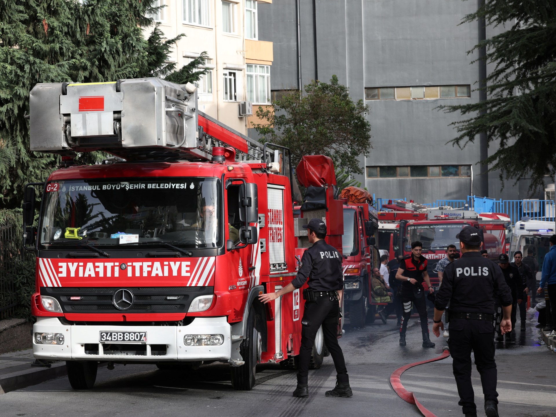 İstanbul'da bir gece kulübünde çıkan yangında en az 29 kişi öldü  Haberler