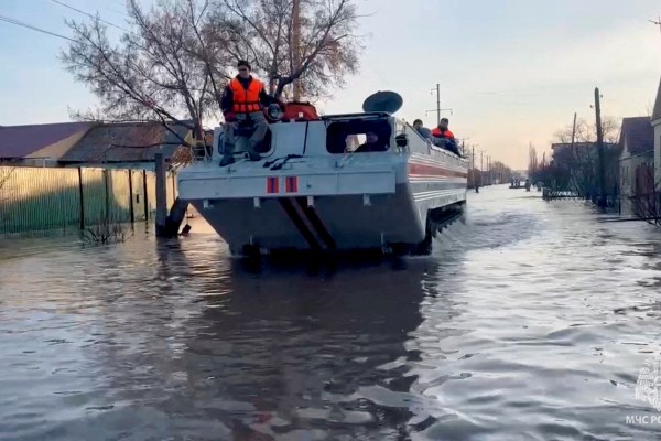 Бързото топене на снега предизвика най лошото регистрирано наводнение в руските