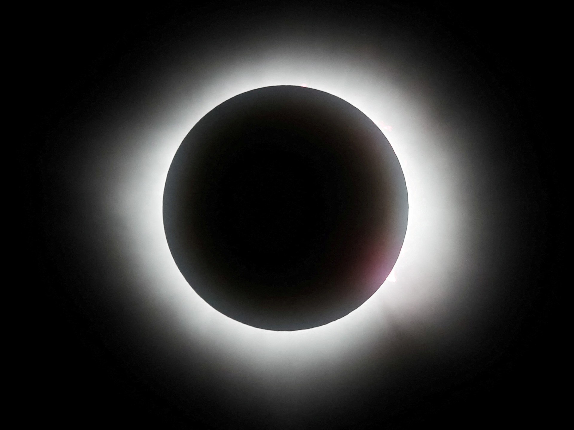 Moment total solar eclipse occurs in North America | Space
